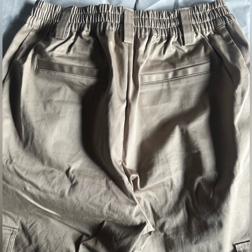 Women’s Alo Cargo Trouser - Picture 7 of 8